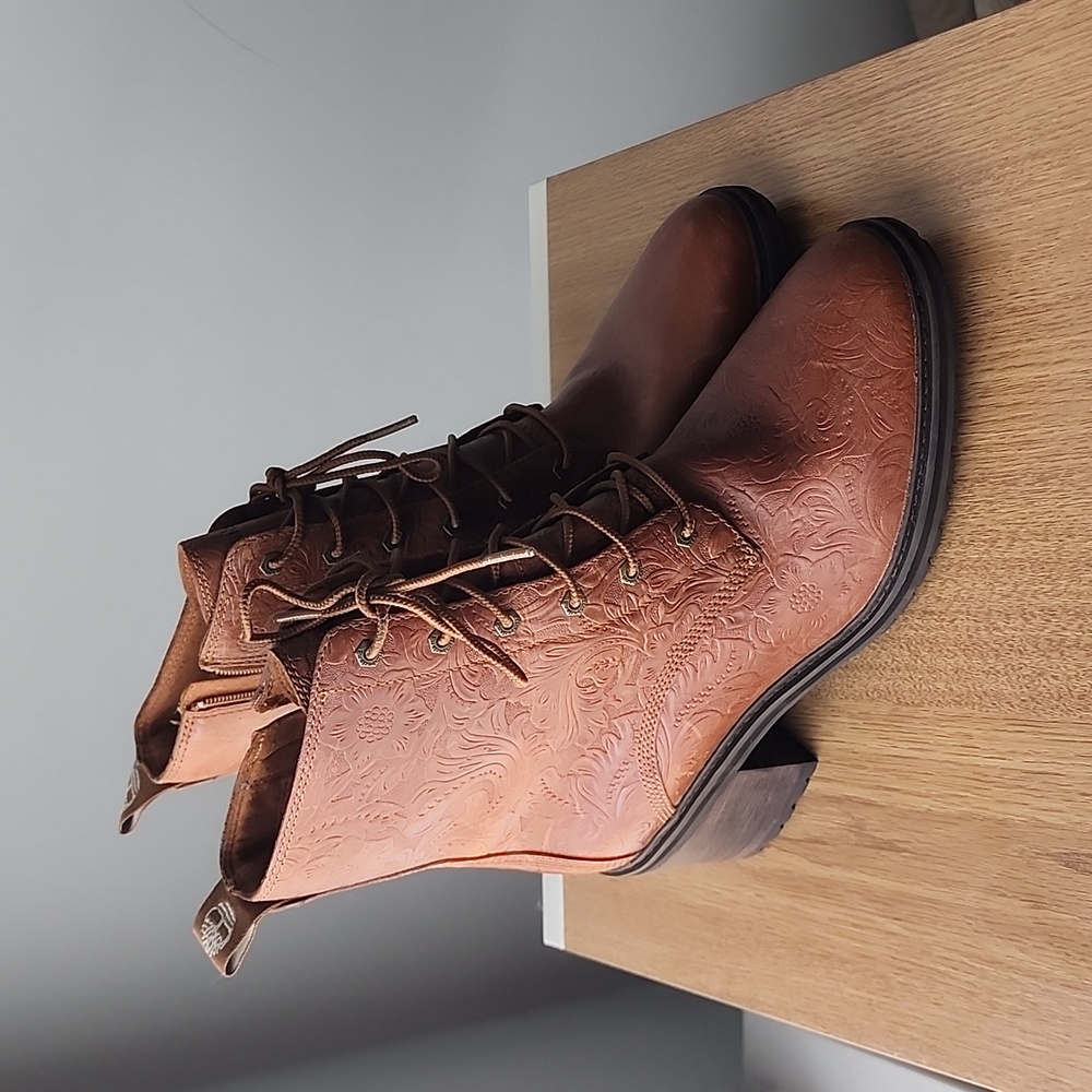Timberland Brown Leather Embossed Boots Size 9.5